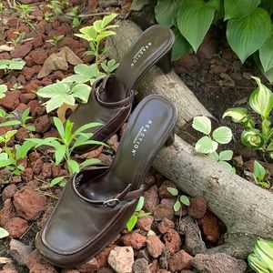 Brown closed toe Kenneth Cole slip on heels 7 1/2